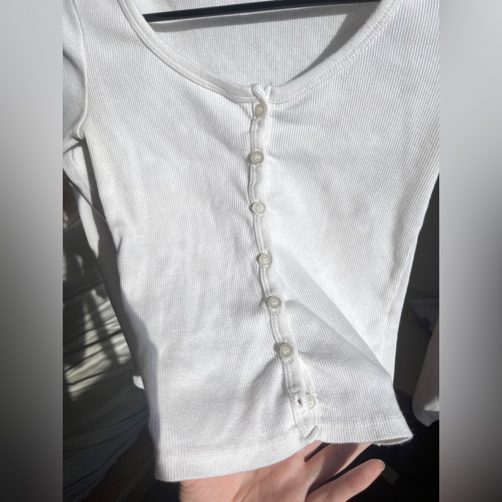 Brandy Melville ribbed zelly top long sleeves white